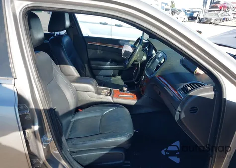 2014 Chrysler 300 z USA, uszkodzony, nr VIN 2C3CCAAG7EH327203